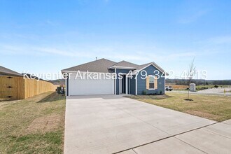 591 Raegan St in Prairie Grove, AR - Building Photo - Building Photo