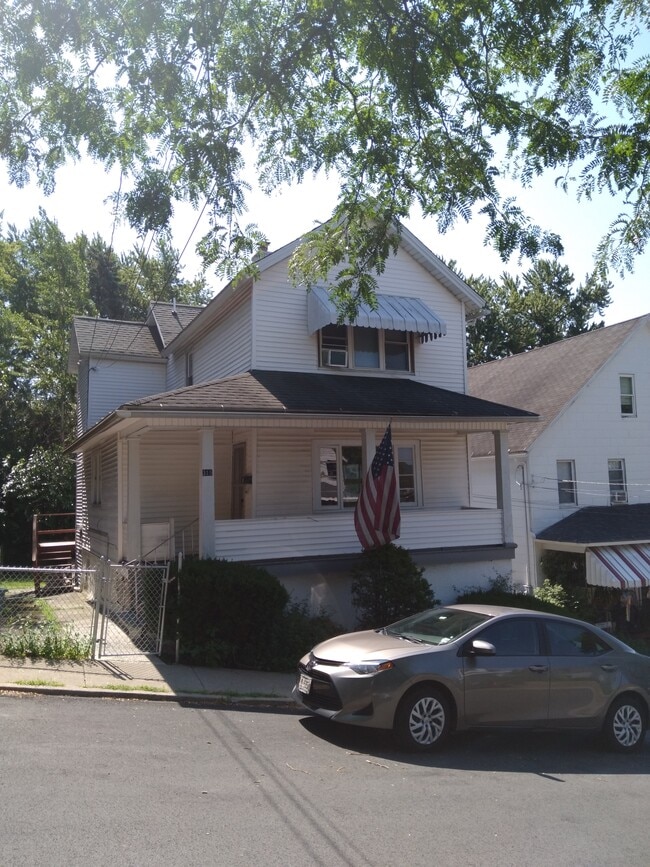 315 15th Ave, Unit 2nd floor