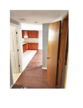 212 Port Ave, Unit First Floor Floor in Elizabeth, NJ - Foto de edificio - Building Photo