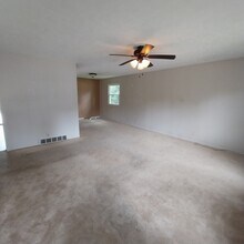 208 Sandi Ct, Unit Full Home Rental in Bellevue, NE - Building Photo - Building Photo