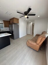 745 N Doan Dr in Burbank, CA - Building Photo - Building Photo