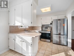 712 Brimorton Dr in Toronto, ON - Building Photo - Building Photo