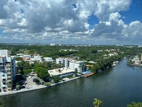 2401 Collins Ave, Unit 803 in Miami Beach, FL - Building Photo - Building Photo