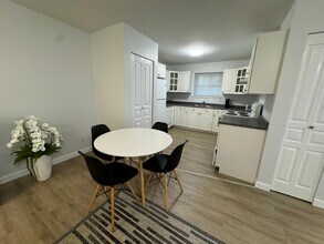 1689 Tatlow Av in North Vancouver, BC - Building Photo - Building Photo