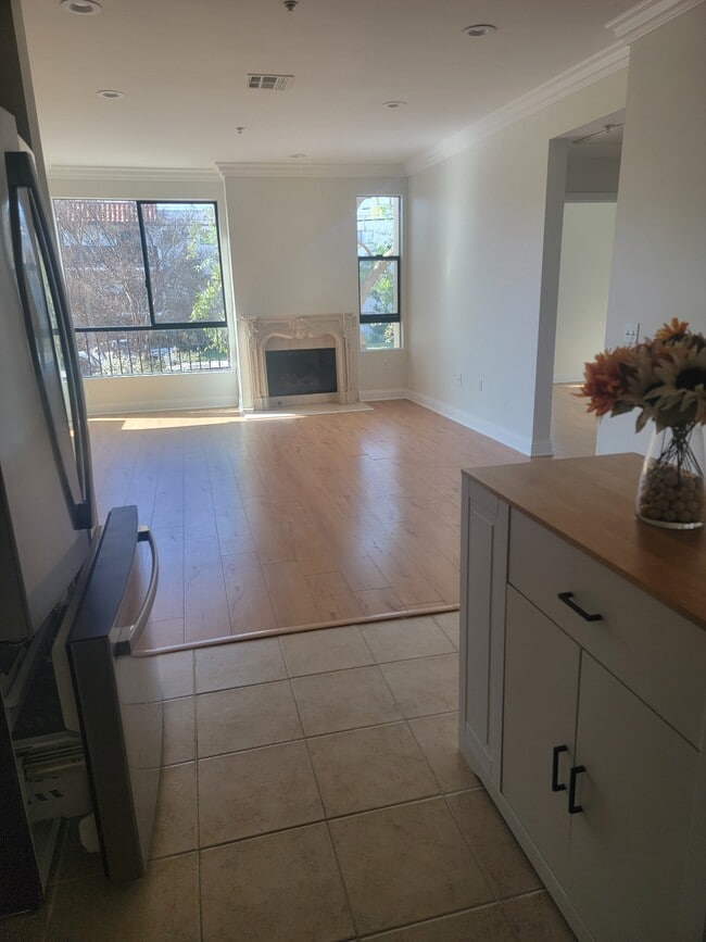 6938 Laurel Canyon Blvd, Unit # 101 in North Hollywood, CA - Building Photo - Building Photo