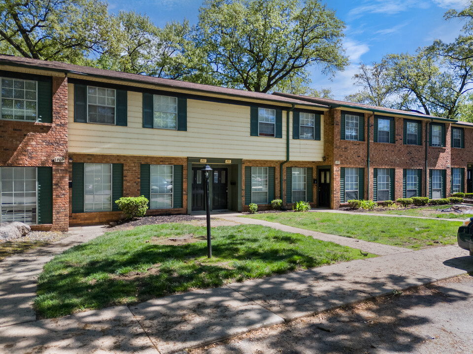 Woodhaven Oaks in Fort Wayne, IN - Building Photo