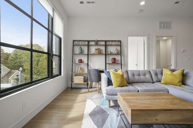 7 Burroughs St, Unit 3 in Boston, MA - Building Photo - Building Photo