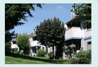 Alameda West Apartments in Fircrest, WA - Foto de edificio - Building Photo