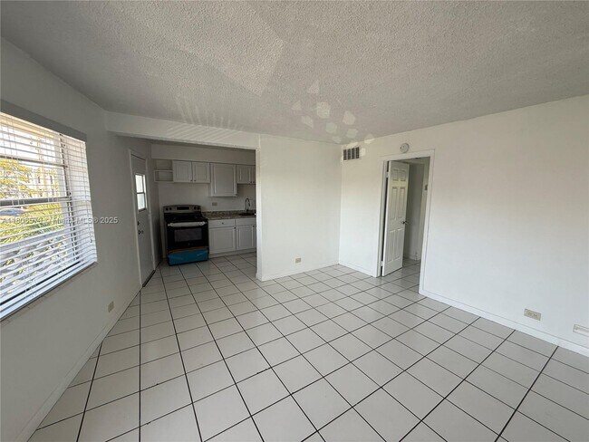 1610 NW N River Dr in Miami, FL - Building Photo - Building Photo