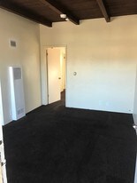 190 E Artesia Blvd in Long Beach, CA - Building Photo