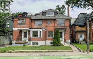 354 Annette St in Toronto, ON - Building Photo