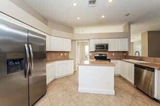 984 Lake Breeze Dr in Wellington, FL - Building Photo - Building Photo