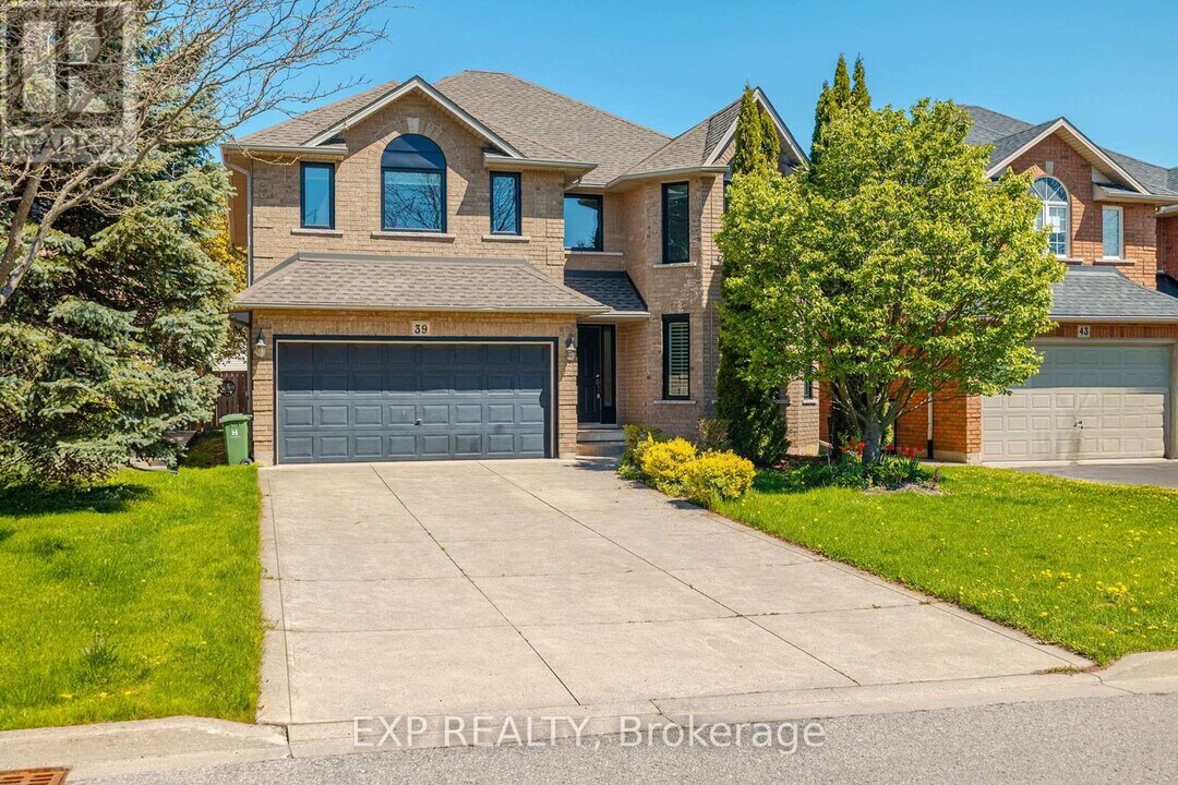 39 Bosworth St in Hamilton, ON - Building Photo
