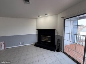 102 Piccadilly Ln, Unit 203 in Stafford, VA - Building Photo - Building Photo