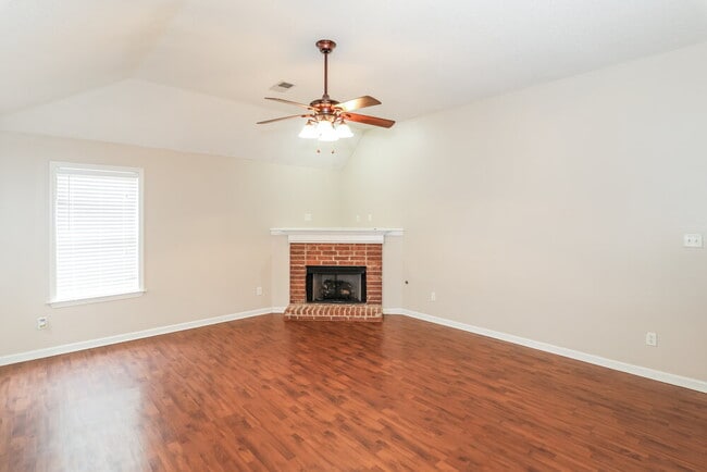 10255 Green Moss Dr S in Cordova, TN - Foto de edificio - Building Photo