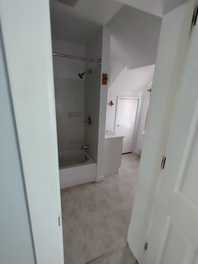 303 6th Ave NE in Jamestown, ND - Building Photo - Building Photo