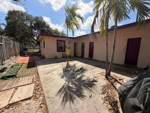 1551 NW 6th St, Unit 6 in Fort Lauderdale, FL - Foto de edificio - Building Photo