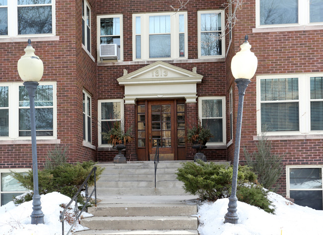 1913 Dupont Ave in Minneapolis, MN - Building Photo - Building Photo