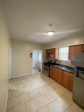 129 W 3rd Ave, Unit 129 in Roselle, NJ - Foto de edificio - Building Photo