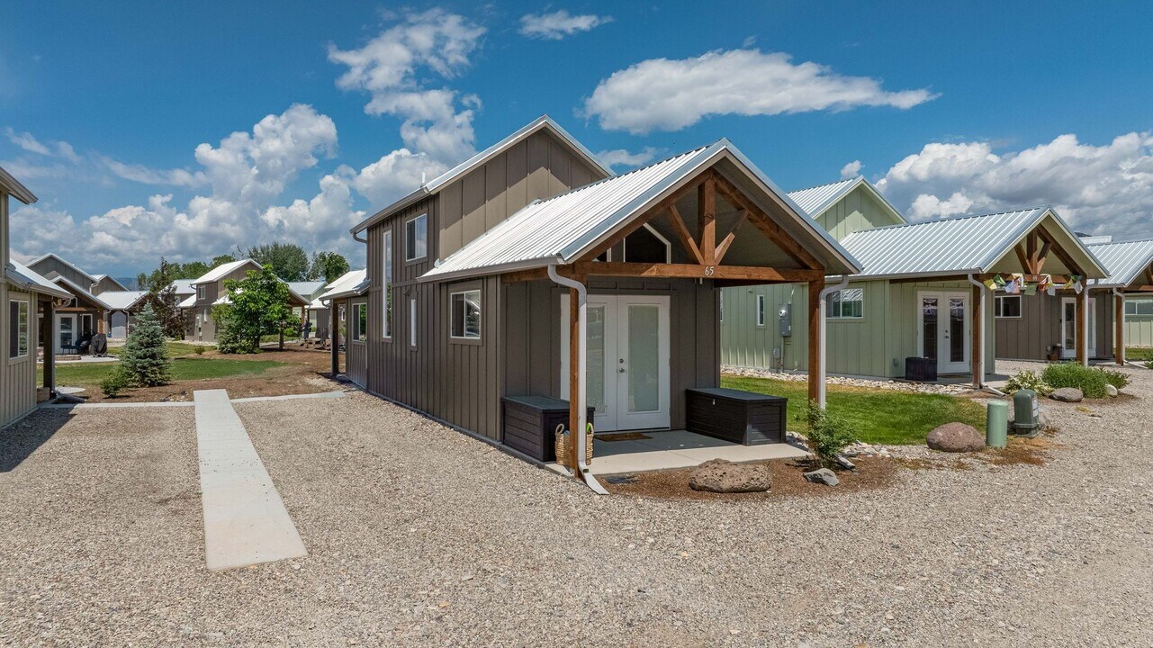 329 River Frontage Rd in Silt, CO - Building Photo