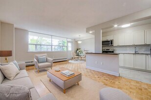 Royale Towers in Toronto, ON - Building Photo