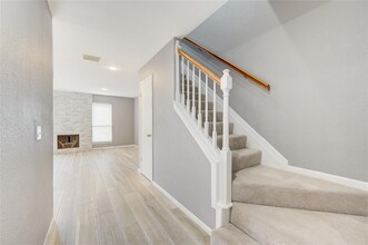 2810 Grants Lake Blvd in Sugar Land, TX - Foto de edificio - Building Photo