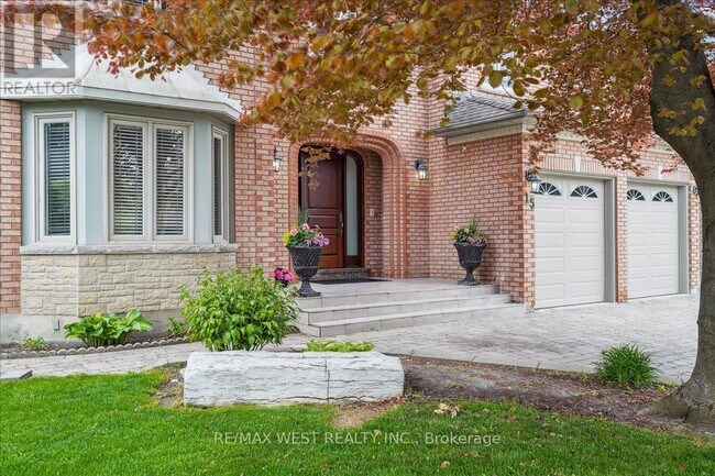15 Brownlee Ave in Vaughan, ON - Building Photo - Building Photo