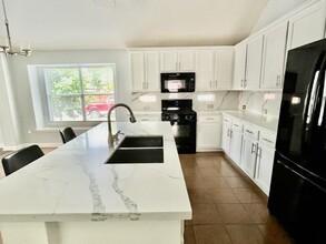 491 Middle Creek Dr in Buda, TX - Building Photo - Building Photo