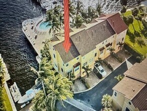 147 Harbors Way in Boynton Beach, FL - Foto de edificio - Building Photo