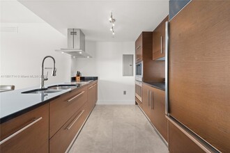 495 Brickell Ave, Unit 5003 in Miami, FL - Building Photo - Building Photo