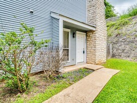 6901 Old Quarry Ln in Austin, TX - Building Photo