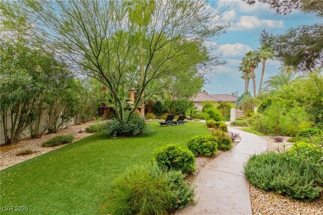 property at 7270 Loma Alta Cir