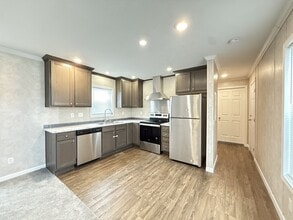 10610 State Rte 762 in Lockbourne, OH - Foto de edificio - Building Photo