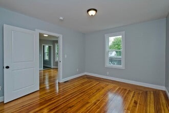 104 Moore St in Agawam, MA - Building Photo - Building Photo