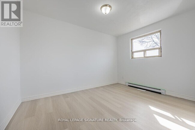 54 Tuscarora Dr in Toronto, ON - Building Photo - Building Photo