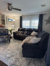 2328 Shanks Rd in Angleton, TX - Foto de edificio - Building Photo