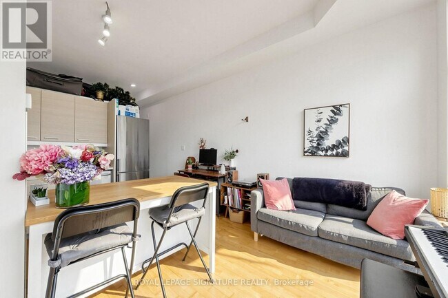 569 King St E in Toronto, ON - Building Photo - Building Photo