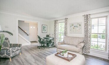 295 Sugartown Rd in Wayne, PA - Foto de edificio - Building Photo