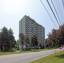 100 Sprucewood Ct in Toronto, ON - Building Photo - Building Photo