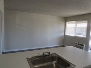 337 N Merrill Ave in Willows, CA - Building Photo - Building Photo