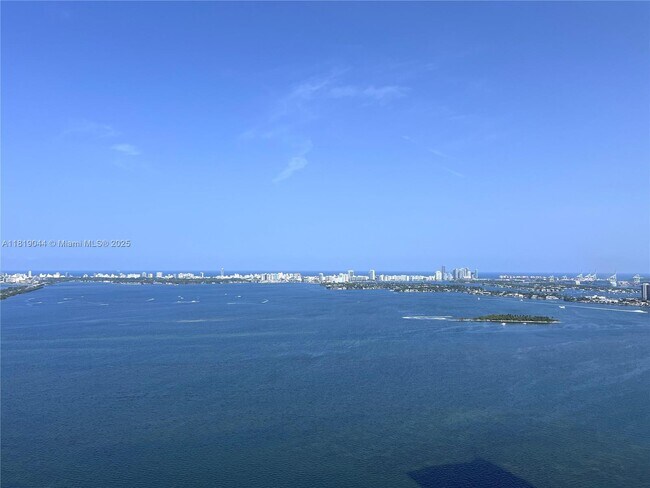 650 NE 32nd St, Unit # 4301 in Miami, FL - Building Photo - Building Photo