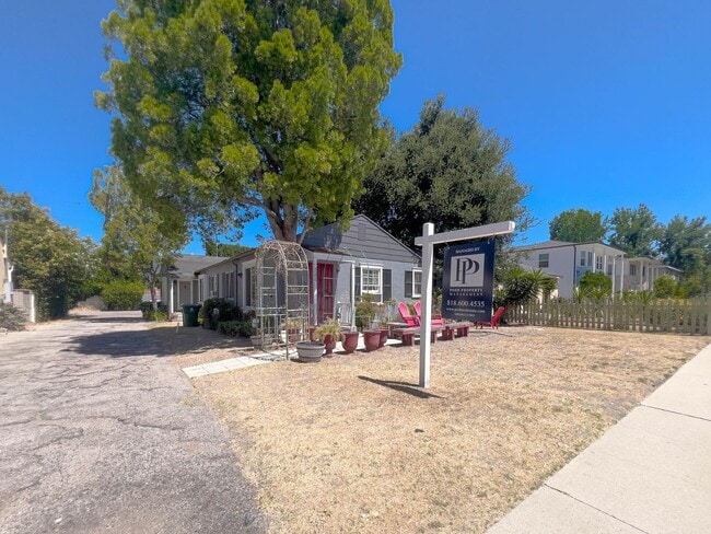 property at 4286 Tujunga Ave