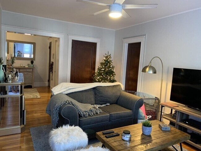 90 Madison Ave, Unit 4 in Newton, MA - Building Photo - Building Photo