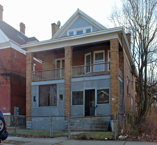 821 Oak St in Cincinnati, OH - Building Photo - Building Photo