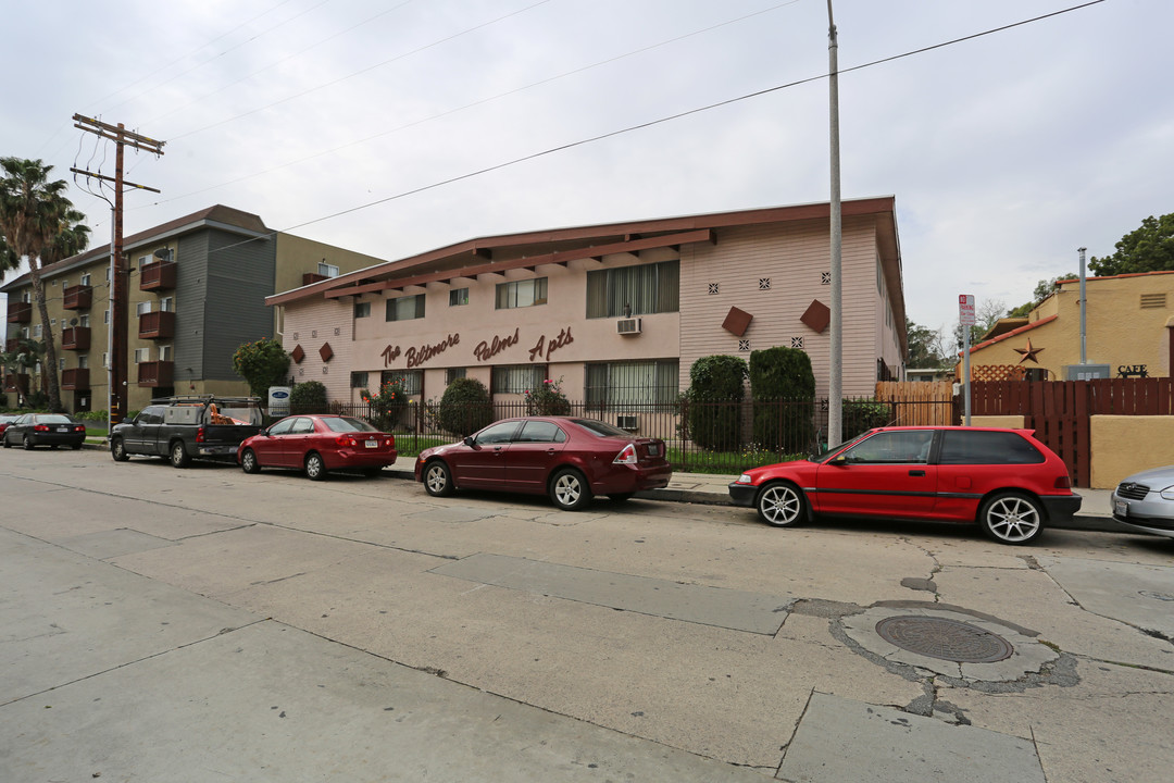 5017 Bakman Ave in North Hollywood, CA - Building Photo