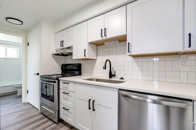 2441 S York St in Denver, CO - Building Photo - Building Photo