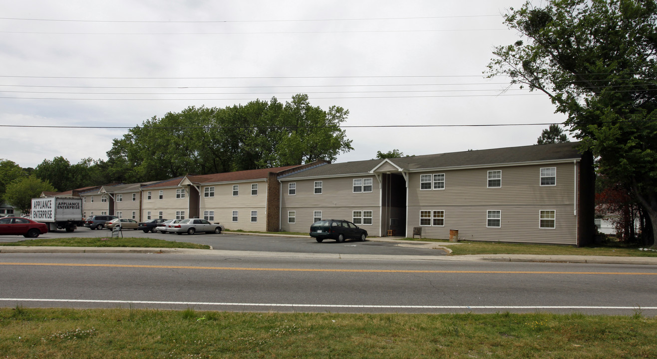 Amber Brook Apartments in Portsmouth, VA - Building Photo