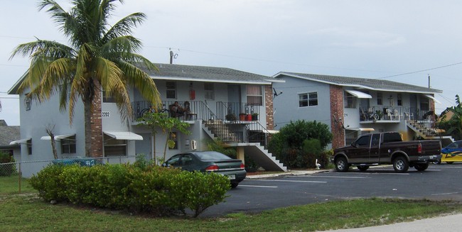 2210 SE 3rd St in Boynton Beach, FL - Foto de edificio - Building Photo