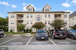 9101 Gracious End Ct, Unit 104 in Columbia, MD - Building Photo