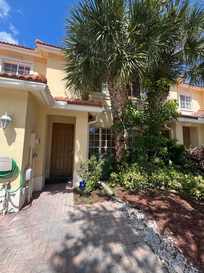 3161 NW 33rd St in Oakland Park, FL - Building Photo - Building Photo